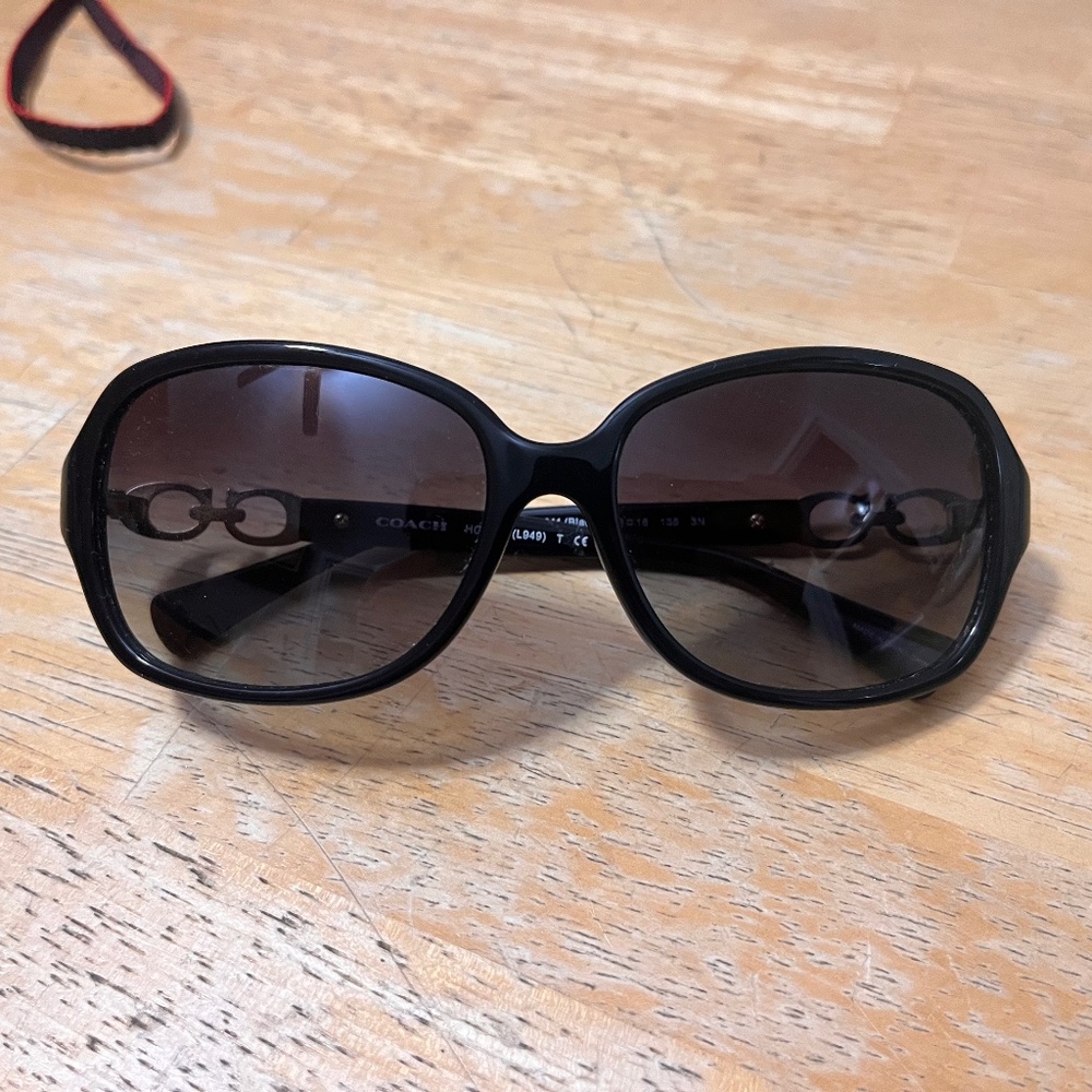 Coach Women’s Black Sunglasses - Chain - HC8146